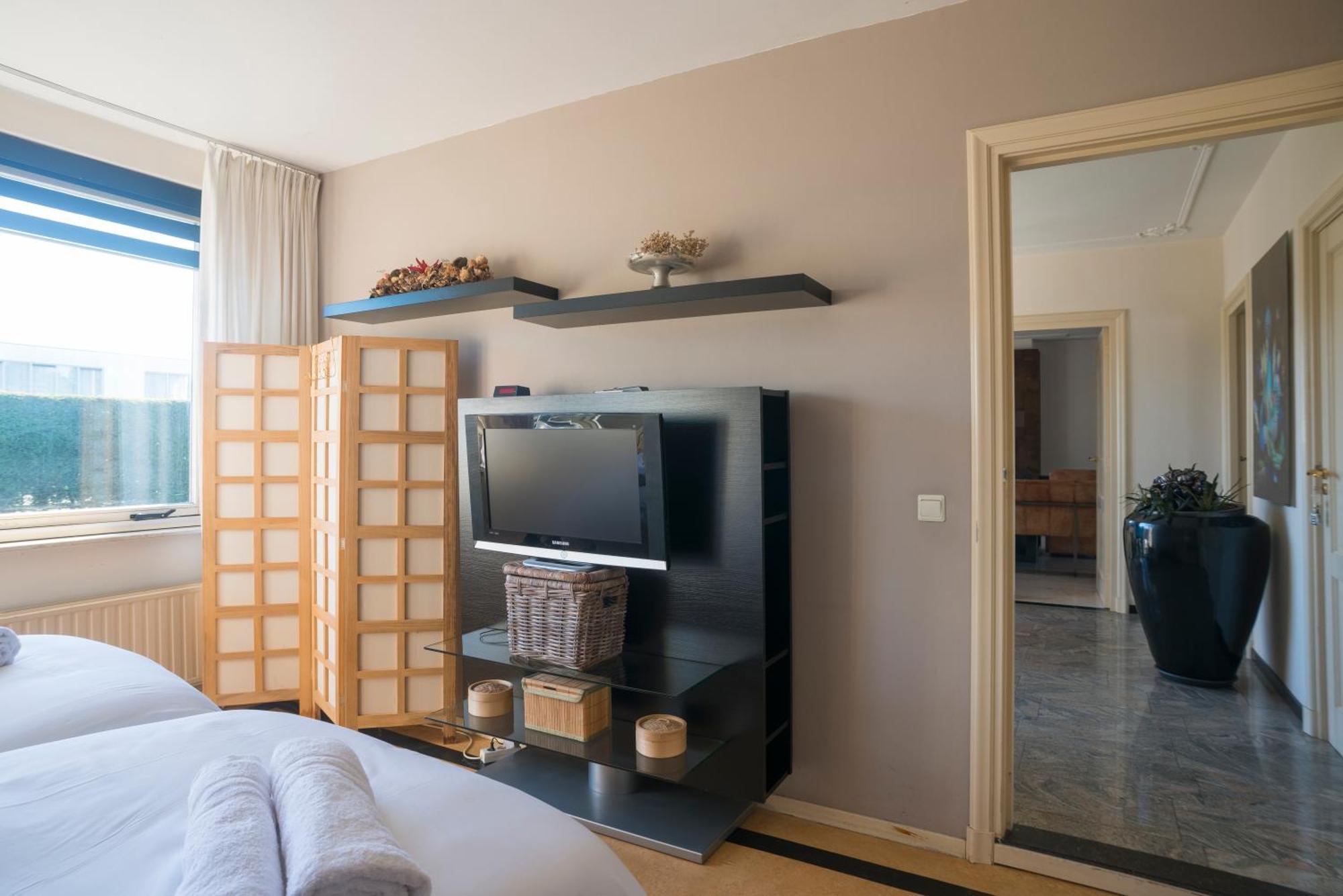 Xxl House With Free Parking & 3 Bedrooms Τίλμπουργκ Εξωτερικό φωτογραφία