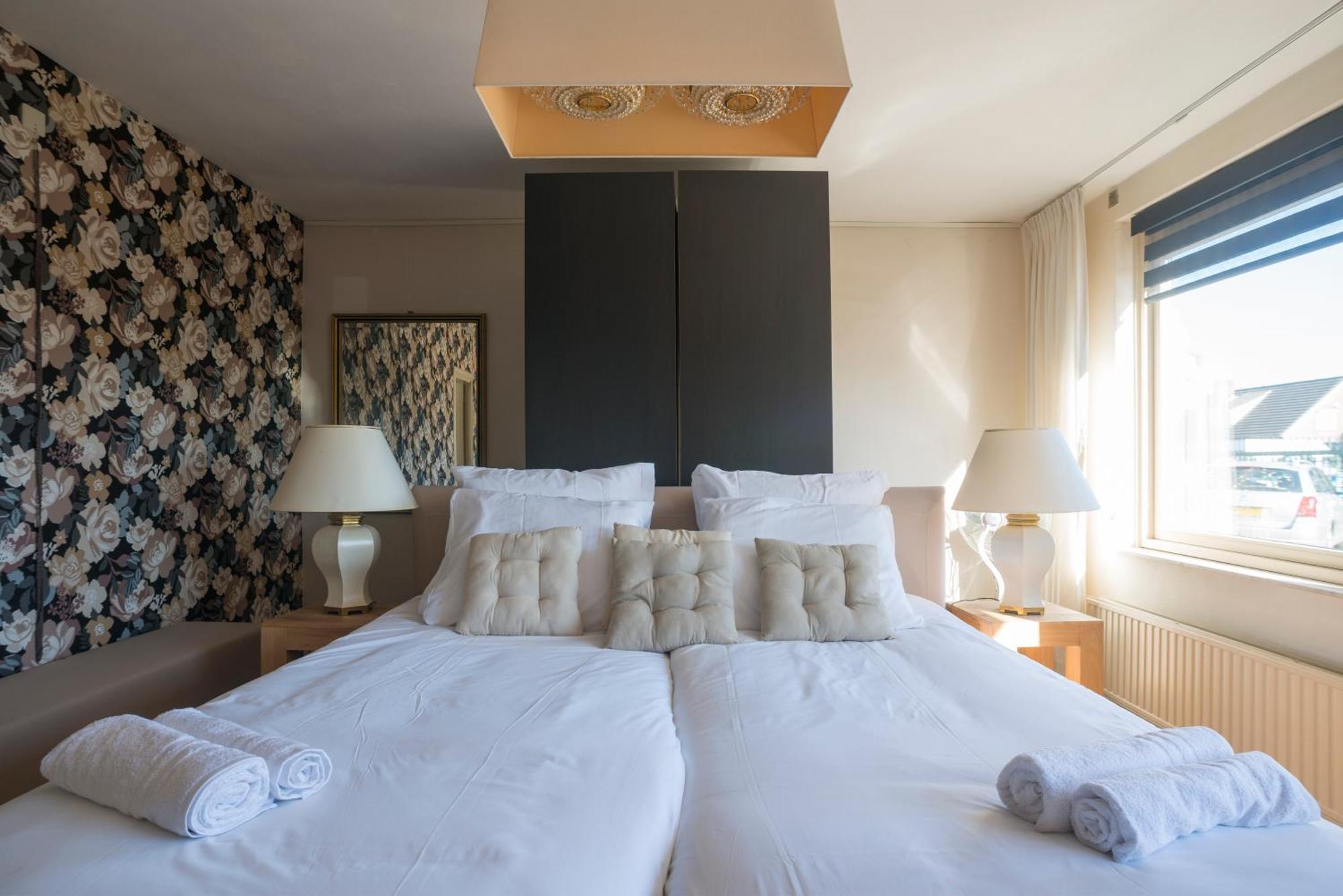 Xxl House With Free Parking & 3 Bedrooms Τίλμπουργκ Εξωτερικό φωτογραφία